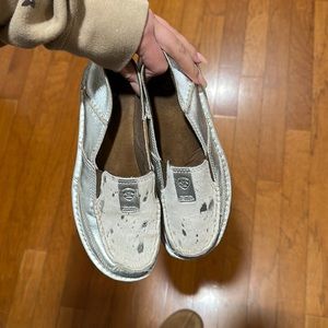 Women’s ariat cruisers